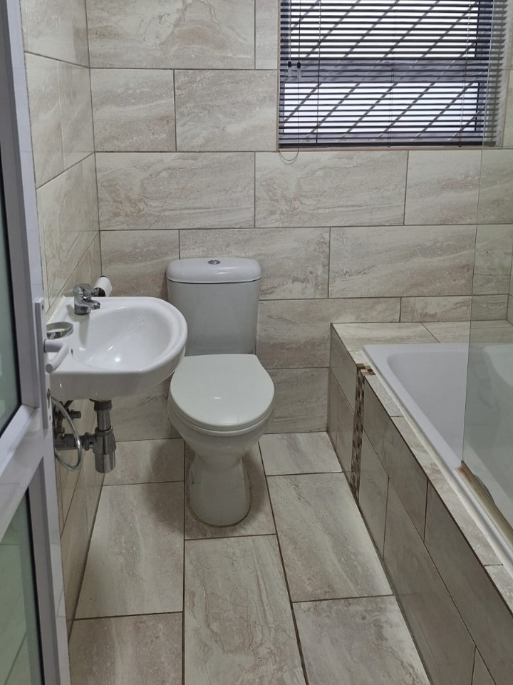 2 Bedroom Property for Sale in Admirals Park Western Cape